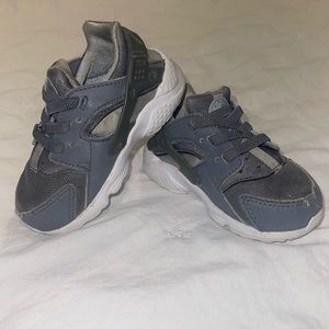 Size 5c toddler Huarache grey shoe.